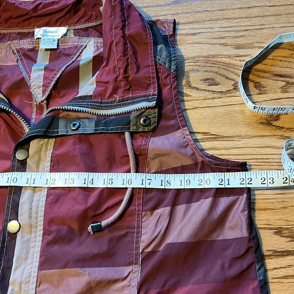 Dorman 100% polyester plaid vest.  Medium - Picture 4 of 7